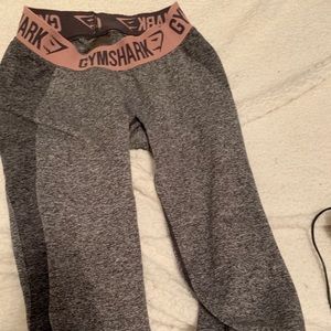 Gym shark leggings